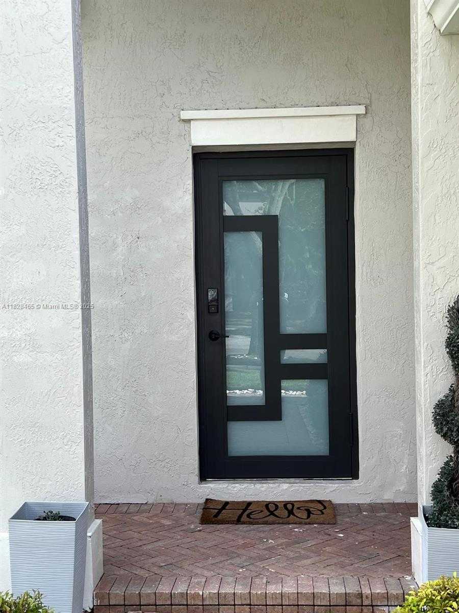 Small Image of 800 TANGLEWOOD CIR, Weston Number 4