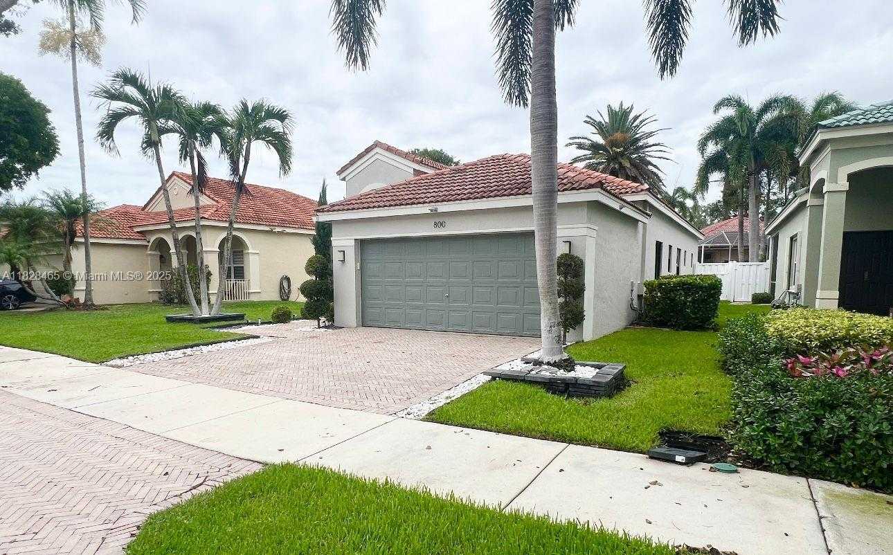Small Image of 800 TANGLEWOOD CIR, Weston Number 5