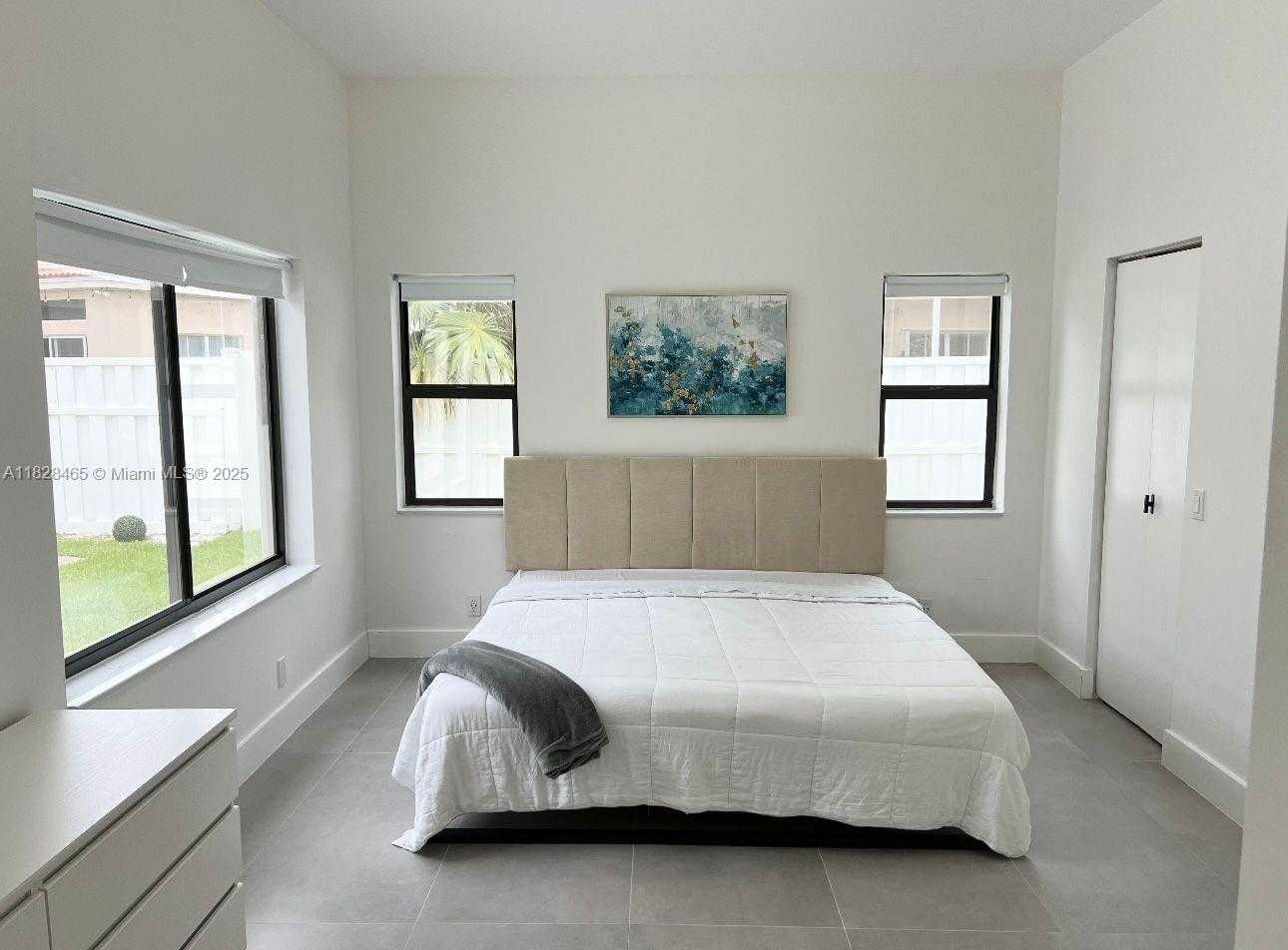 Small Image of 800 TANGLEWOOD CIR, Weston Number 7