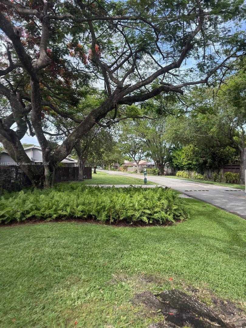 Small Image of 11765 SOUTH WEST 135TH CT, Miami Number 3