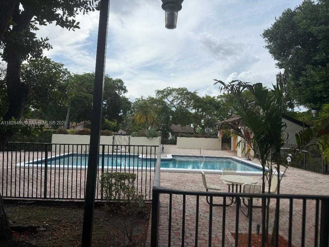 Small Image of 11765 SOUTH WEST 135TH CT, Miami Number 4