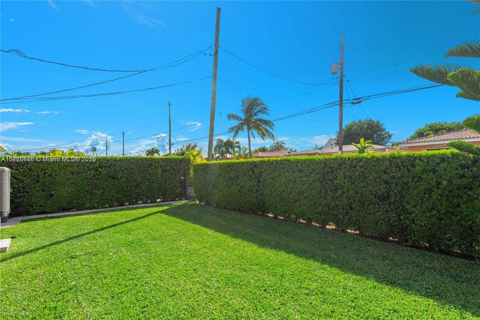 Small Image of 424 89TH ST, Surfside Number 15