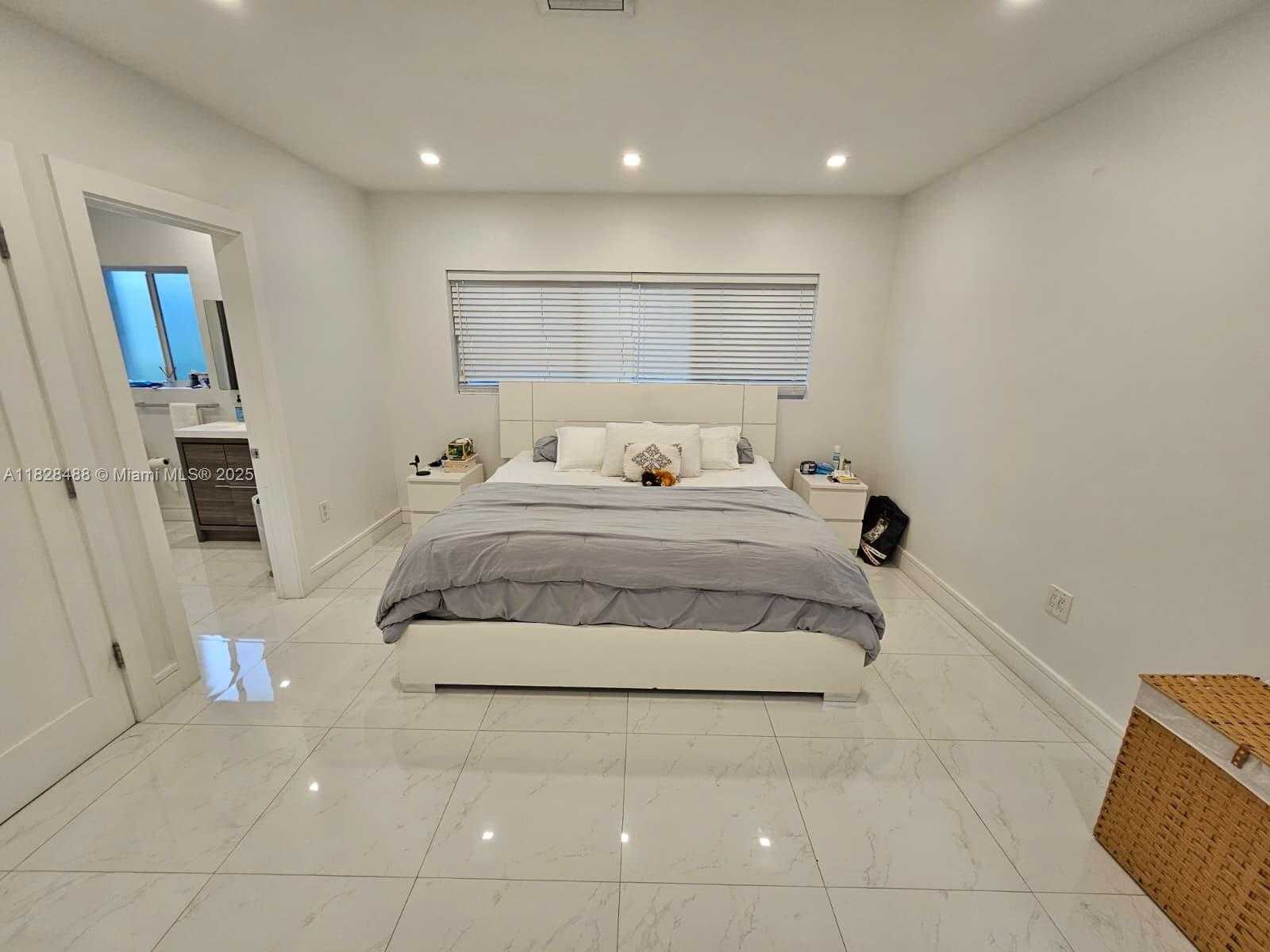 Small Image of 424 89TH ST, Surfside Number 19