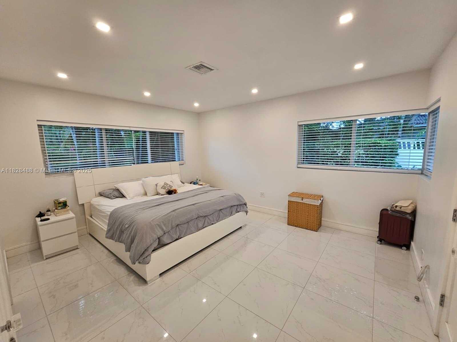 Small Image of 424 89TH ST, Surfside Number 20
