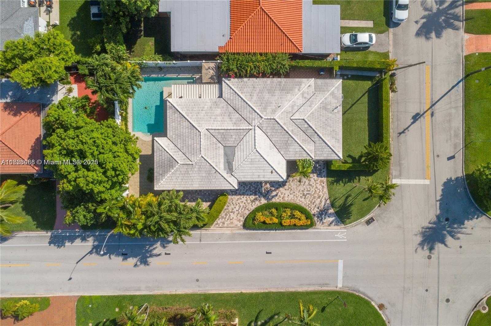 Small Image of 424 89TH ST, Surfside Number 3