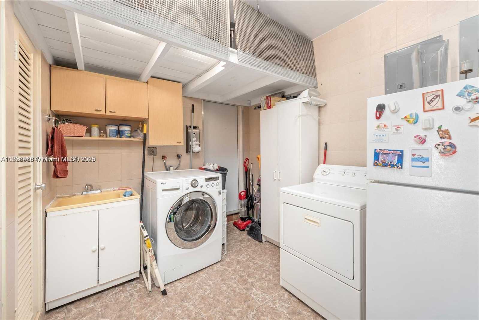 Small Image of 424 89TH ST, Surfside Number 35