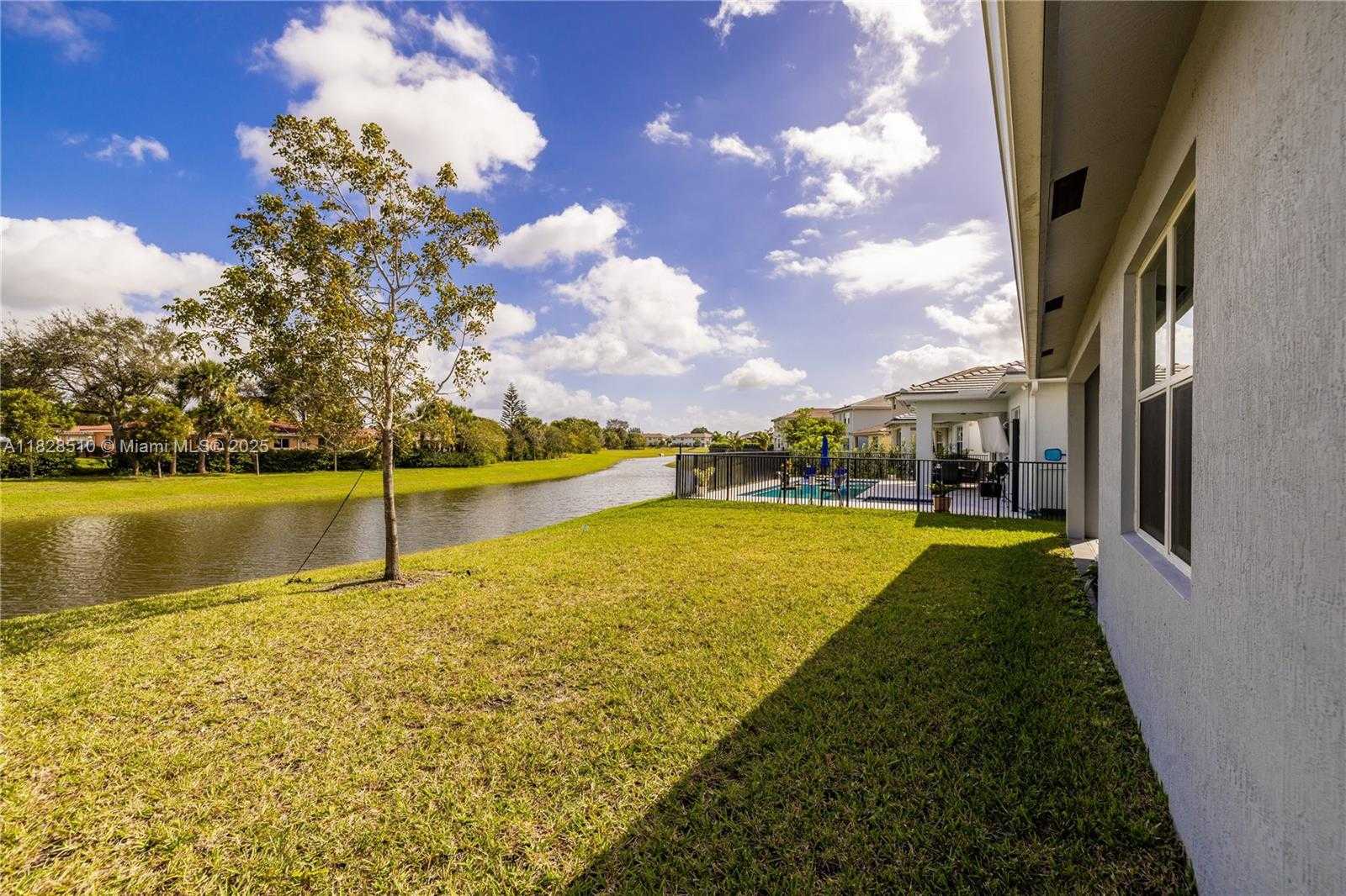 Small Image of 4242 ROSA DR, Deerfield Beach Number 12