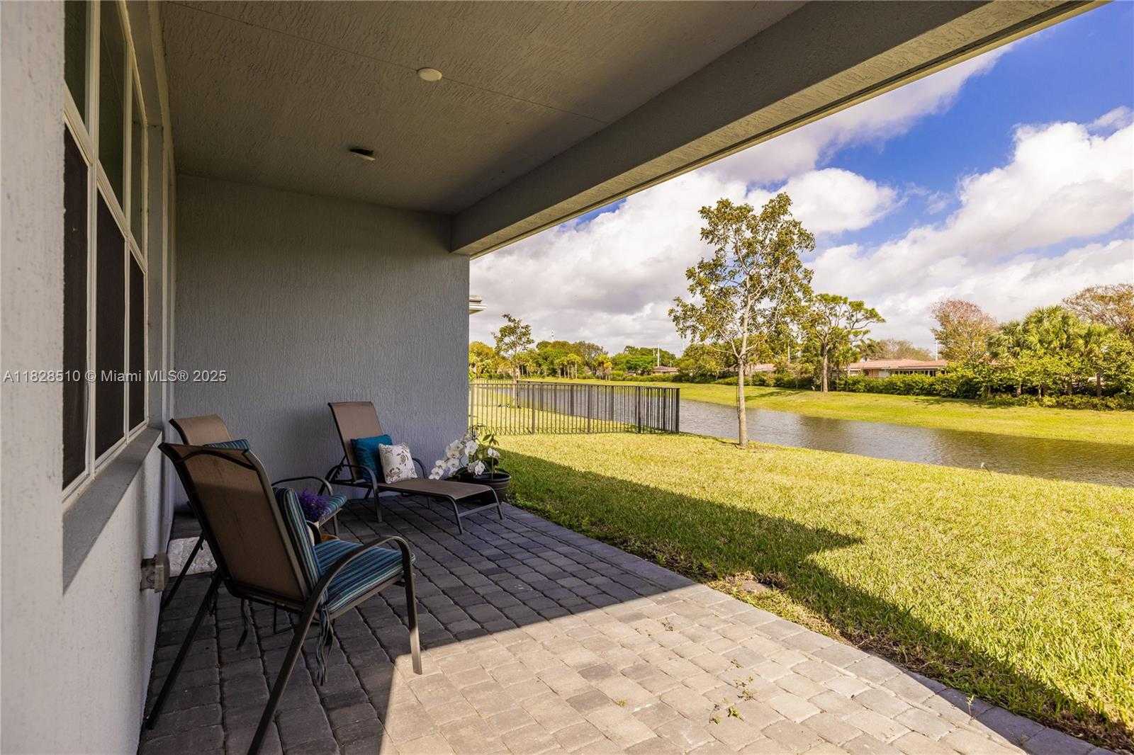 Small Image of 4242 ROSA DR, Deerfield Beach Number 13