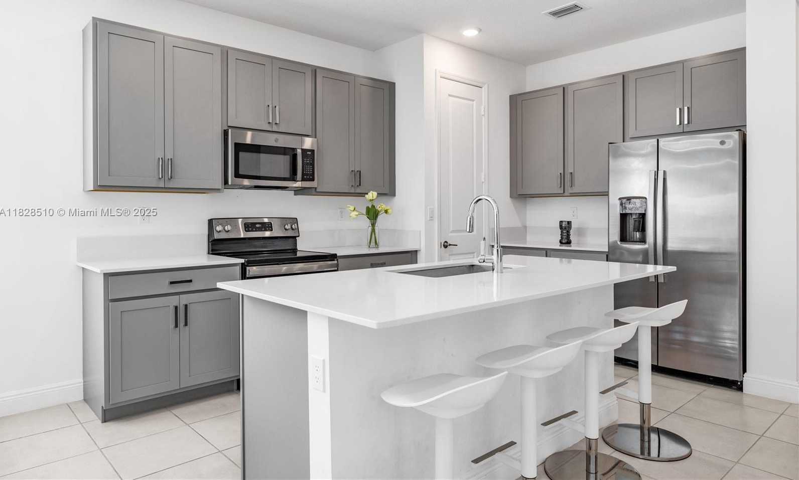 Small Image of 4242 ROSA DR, Deerfield Beach Number 16
