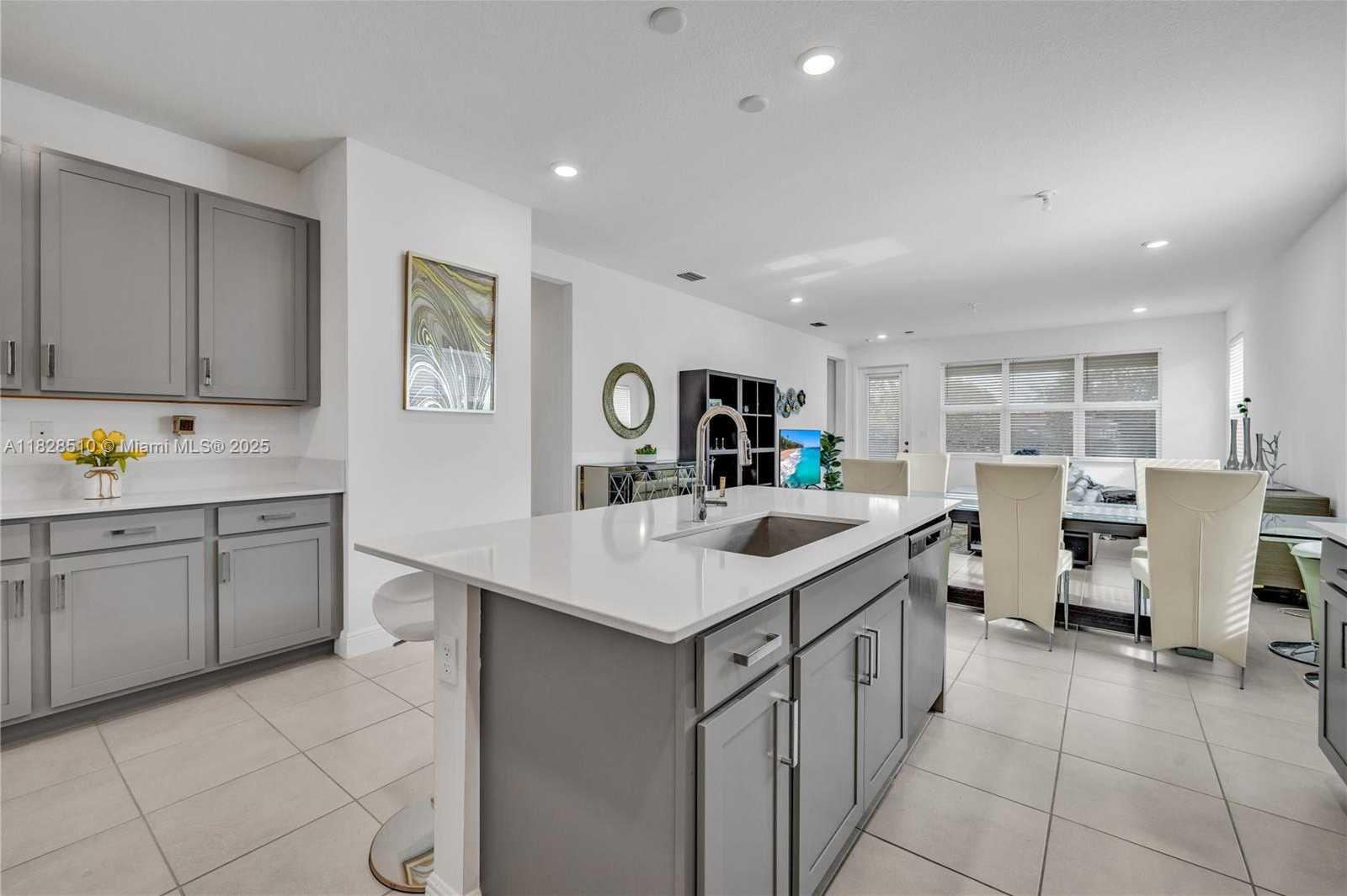 Small Image of 4242 ROSA DR, Deerfield Beach Number 18