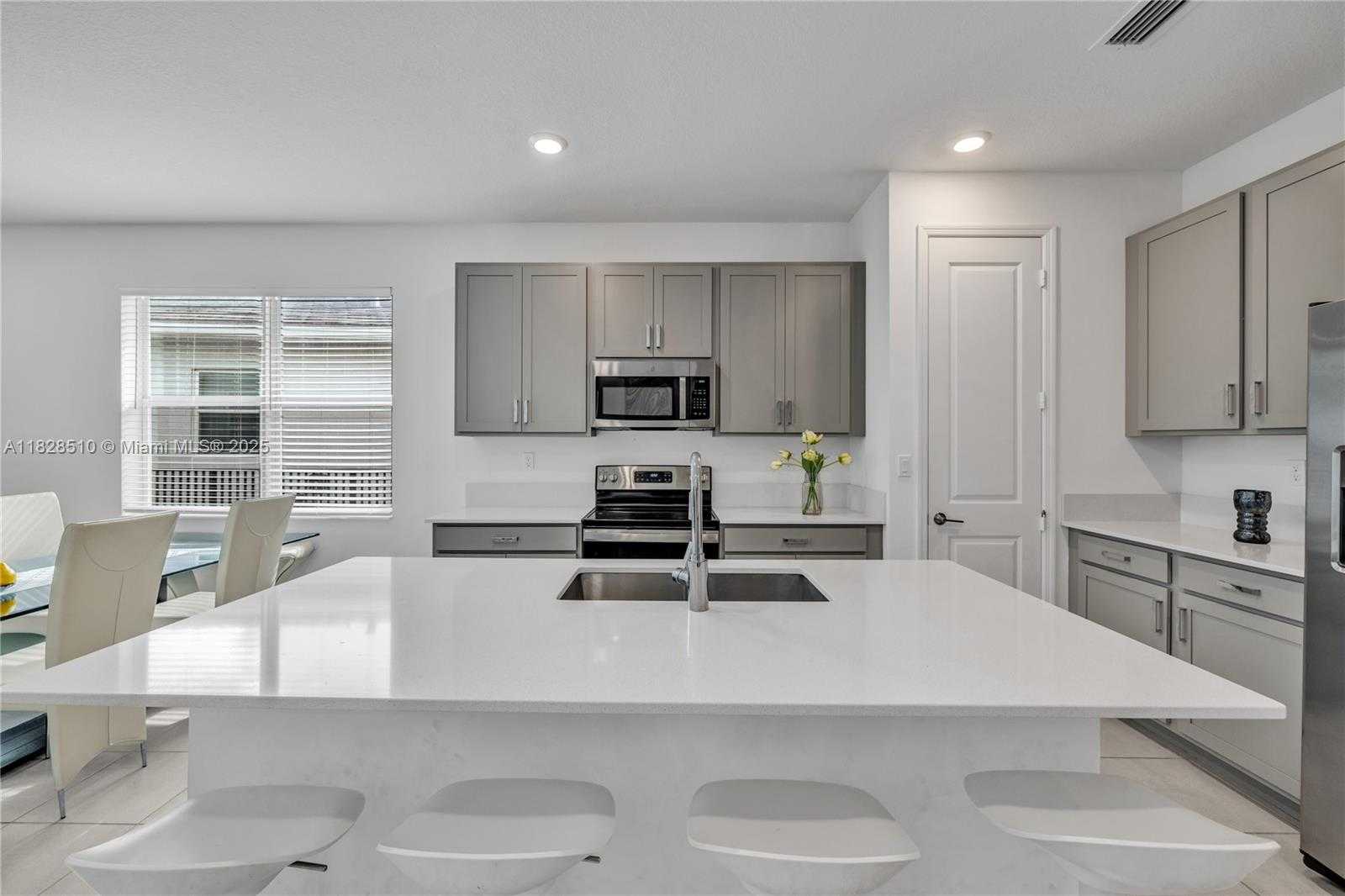 Small Image of 4242 ROSA DR, Deerfield Beach Number 19