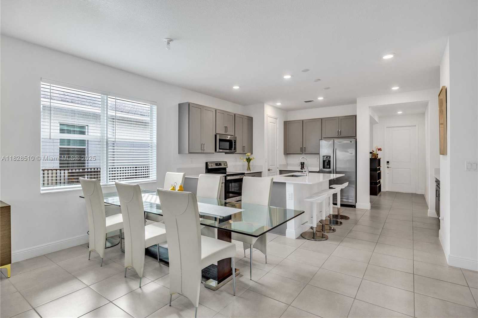 Small Image of 4242 ROSA DR, Deerfield Beach Number 20