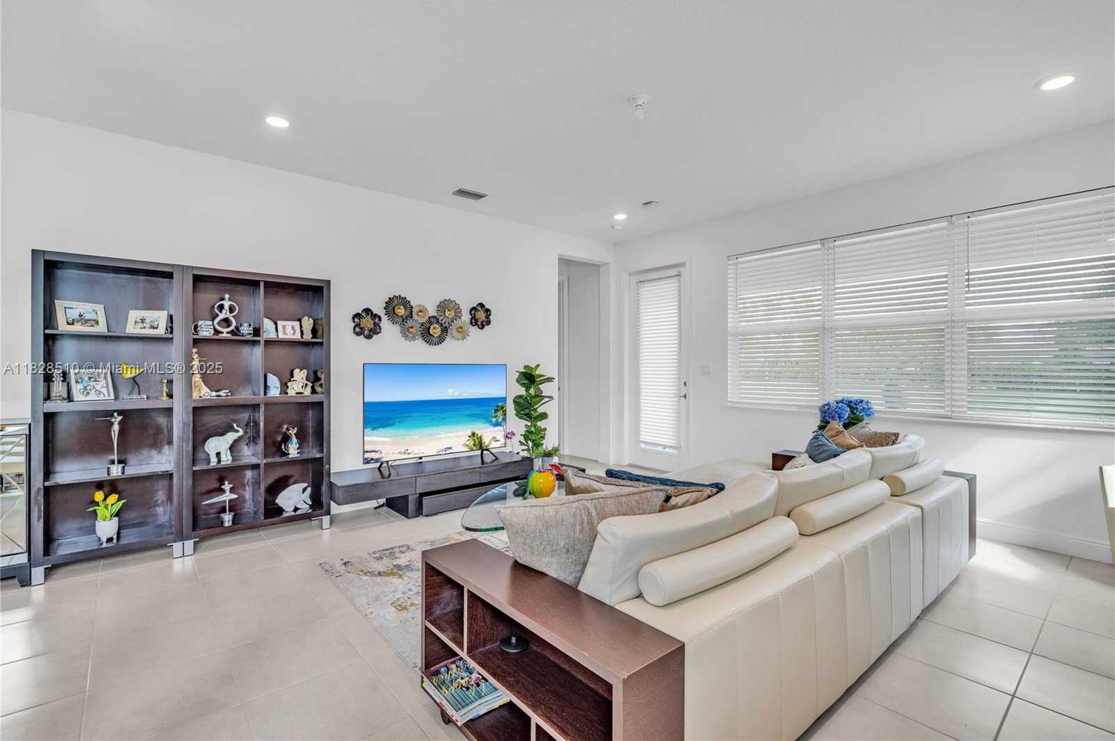 Small Image of 4242 ROSA DR, Deerfield Beach Number 22