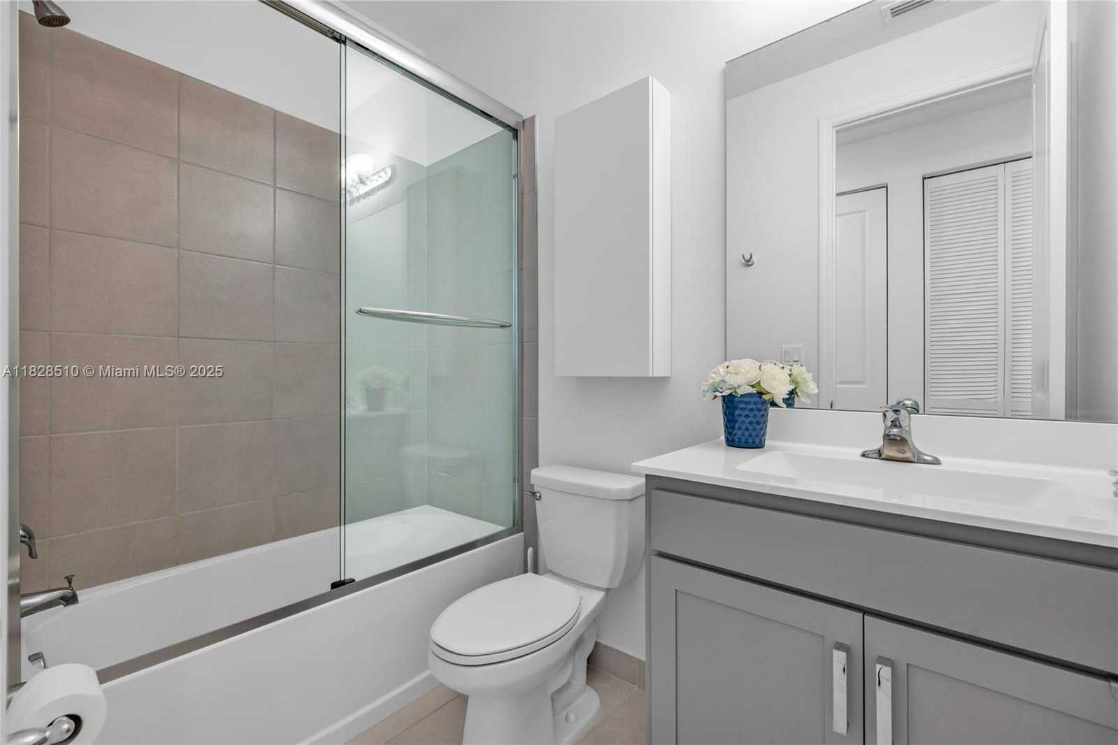 Small Image of 4242 ROSA DR, Deerfield Beach Number 24