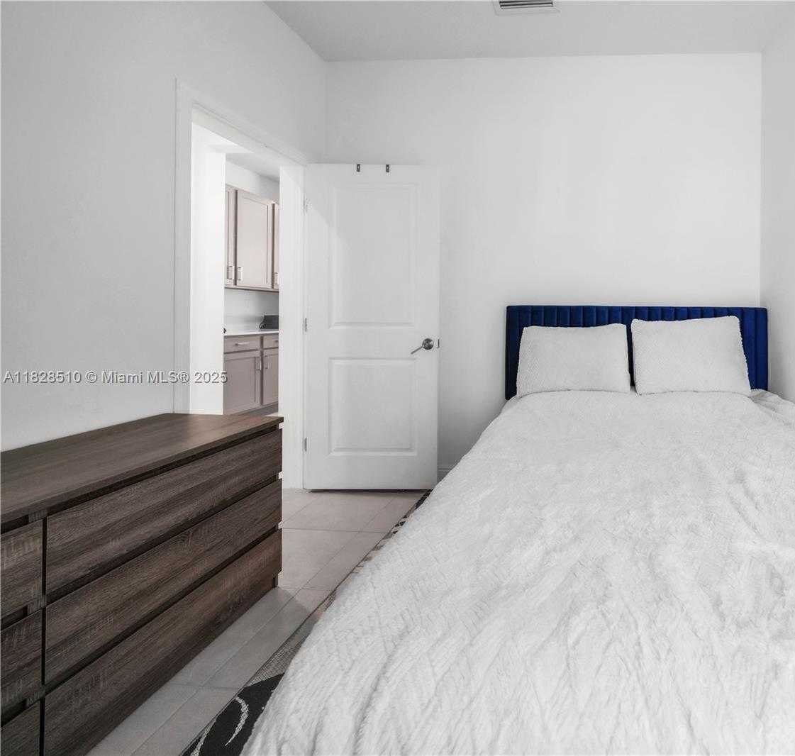 Small Image of 4242 ROSA DR, Deerfield Beach Number 32