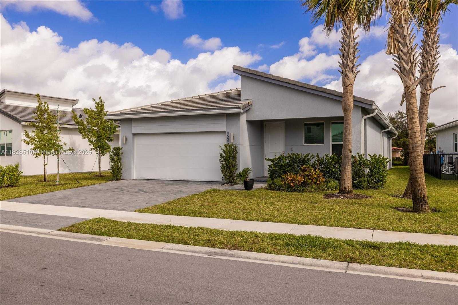 Small Image of 4242 ROSA DR, Deerfield Beach Number 4