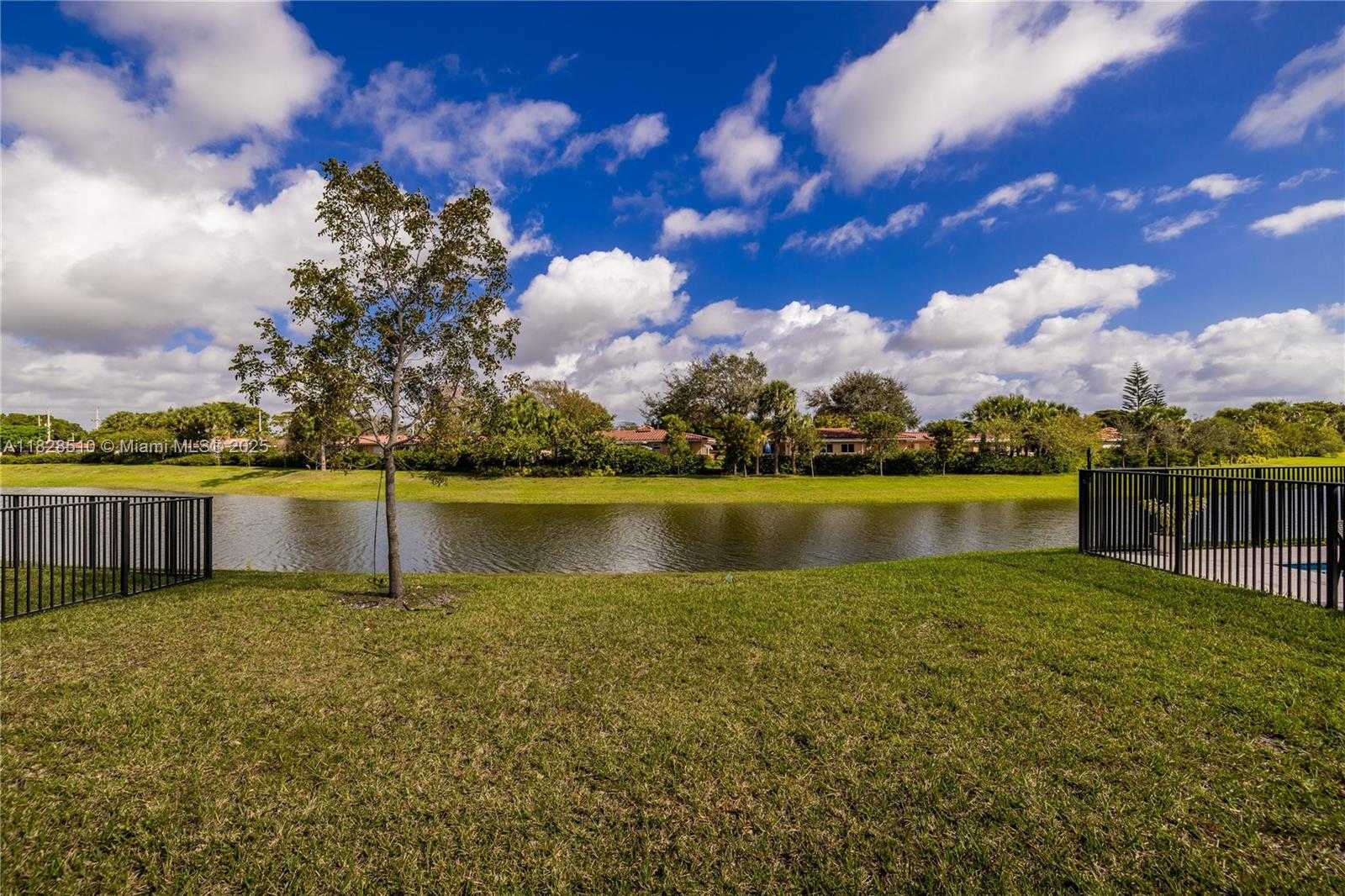 Small Image of 4242 ROSA DR, Deerfield Beach Number 7