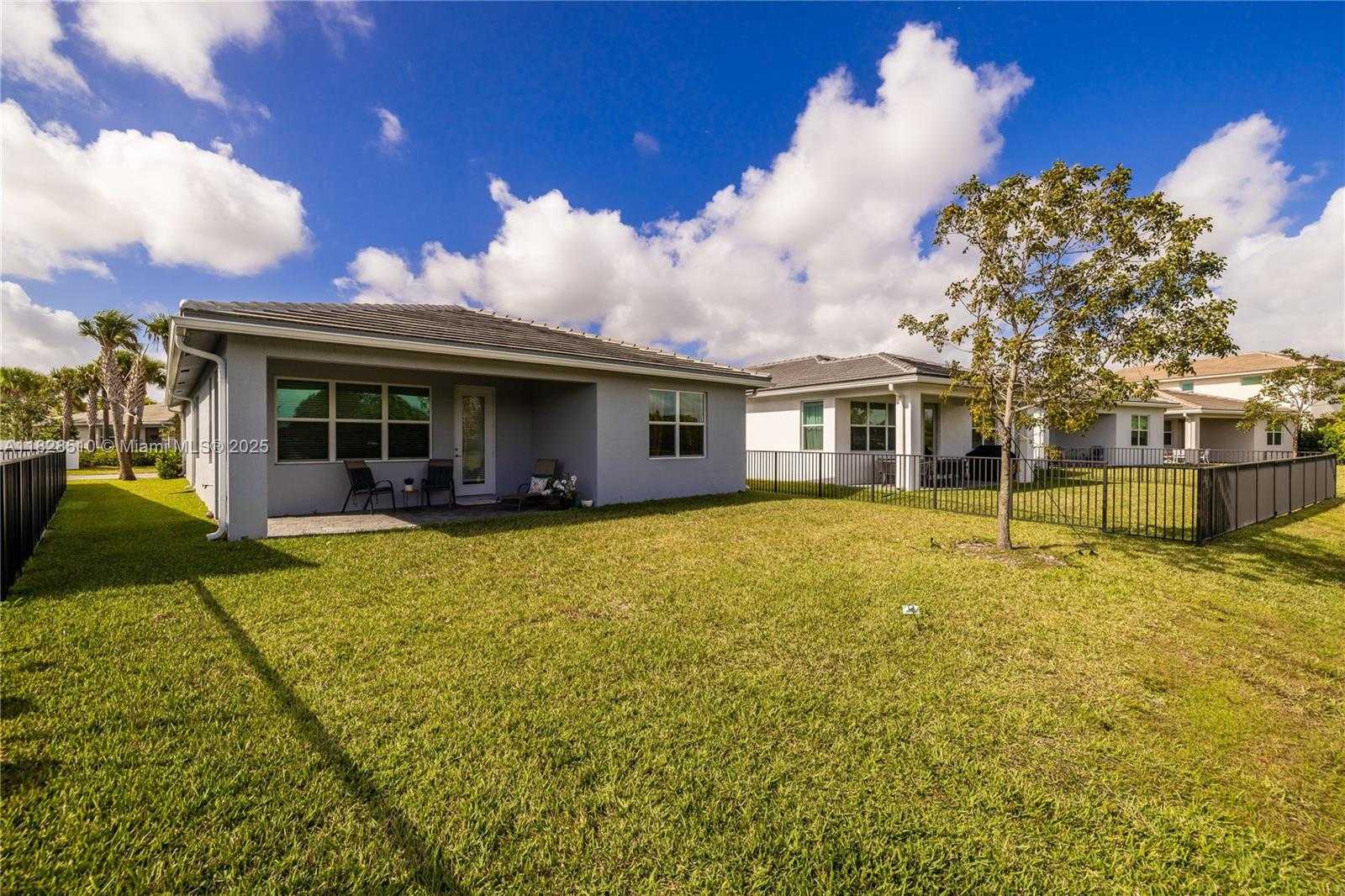 Small Image of 4242 ROSA DR, Deerfield Beach Number 9