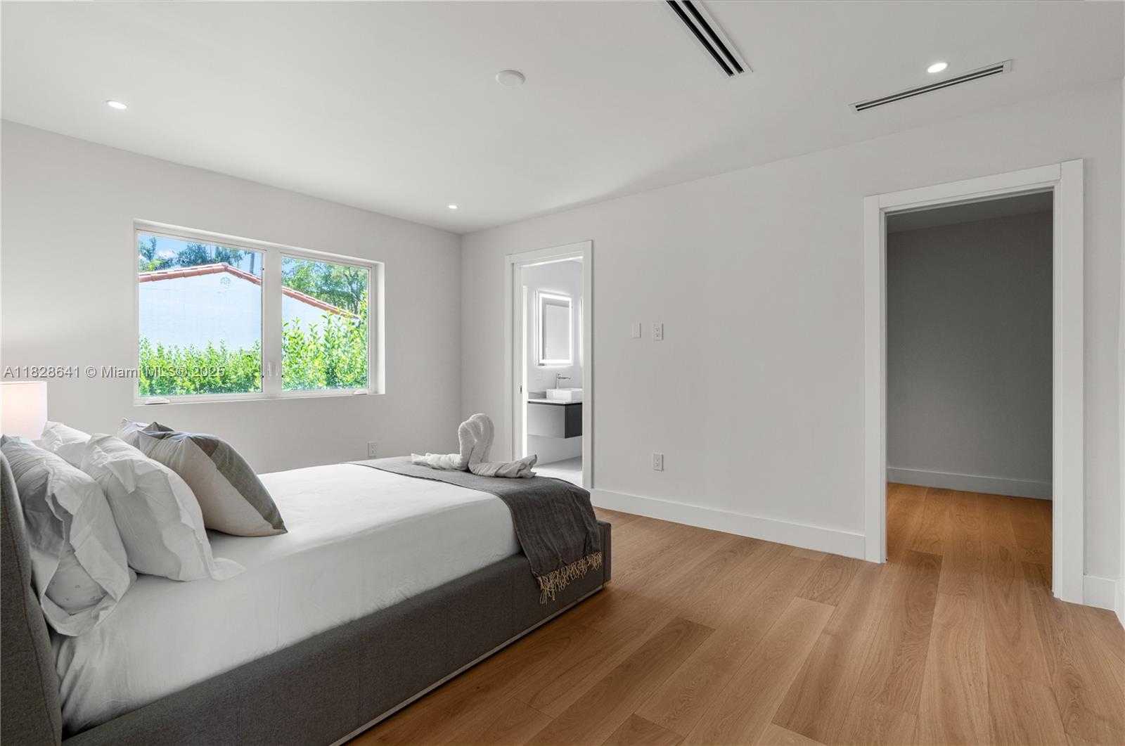 Small Image of 45 NORTH EAST 104TH ST, Miami Shores Number 36