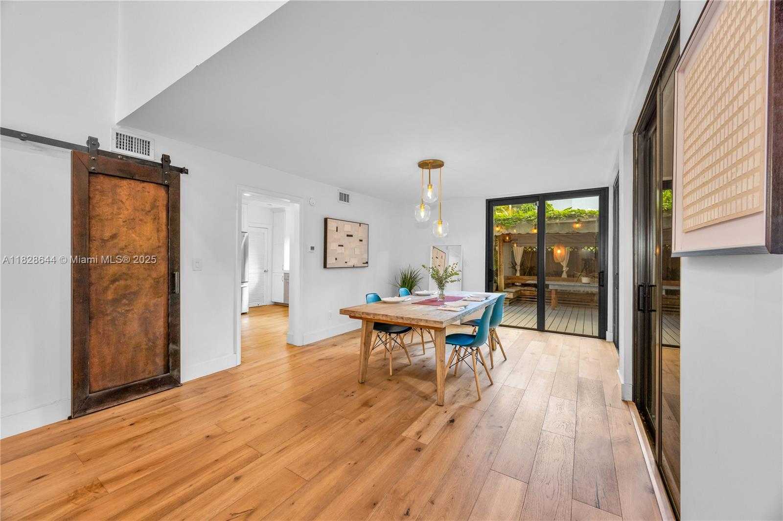 Small Image of 2427 TEQUESTA LN, Miami Number 11