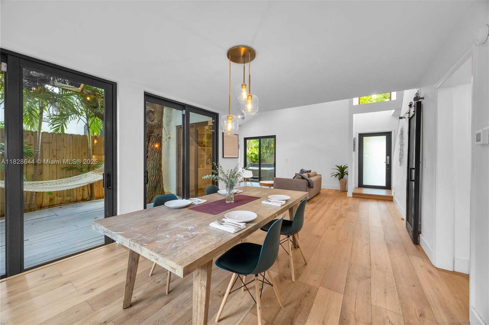 Small Image of 2427 TEQUESTA LN, Miami Number 13