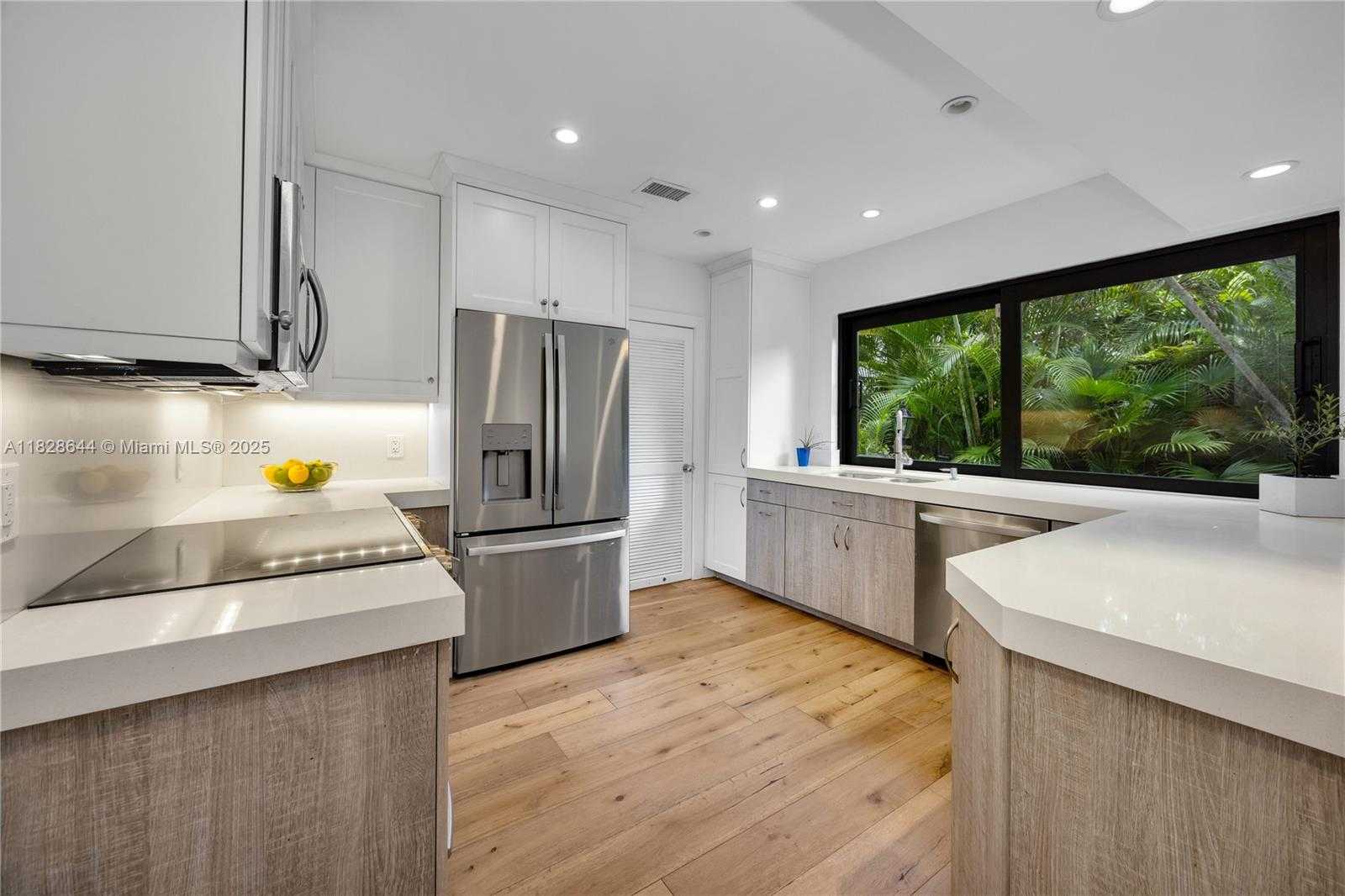 Small Image of 2427 TEQUESTA LN, Miami Number 14