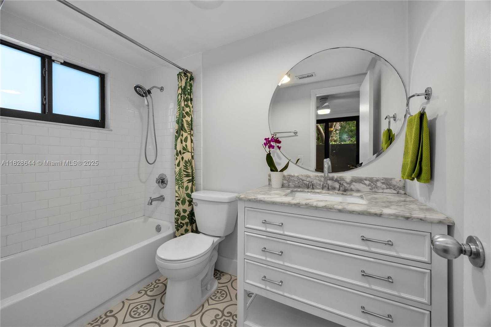 Small Image of 2427 TEQUESTA LN, Miami Number 19