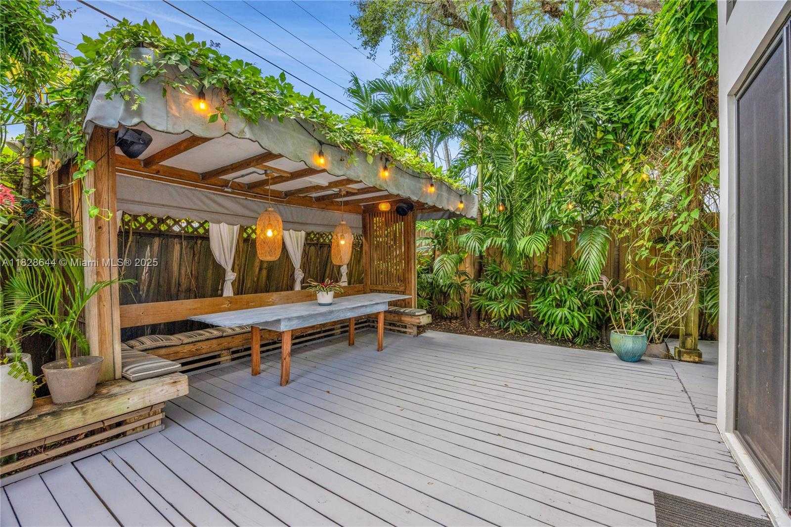 Small Image of 2427 TEQUESTA LN, Miami Number 2