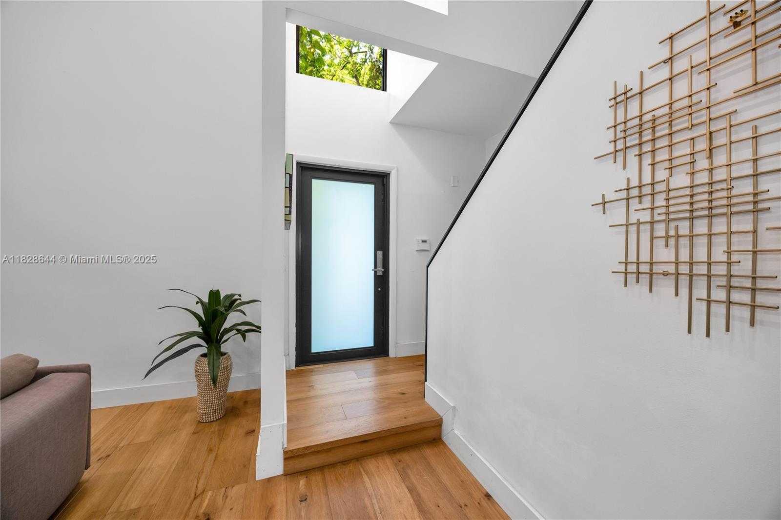 Small Image of 2427 TEQUESTA LN, Miami Number 21