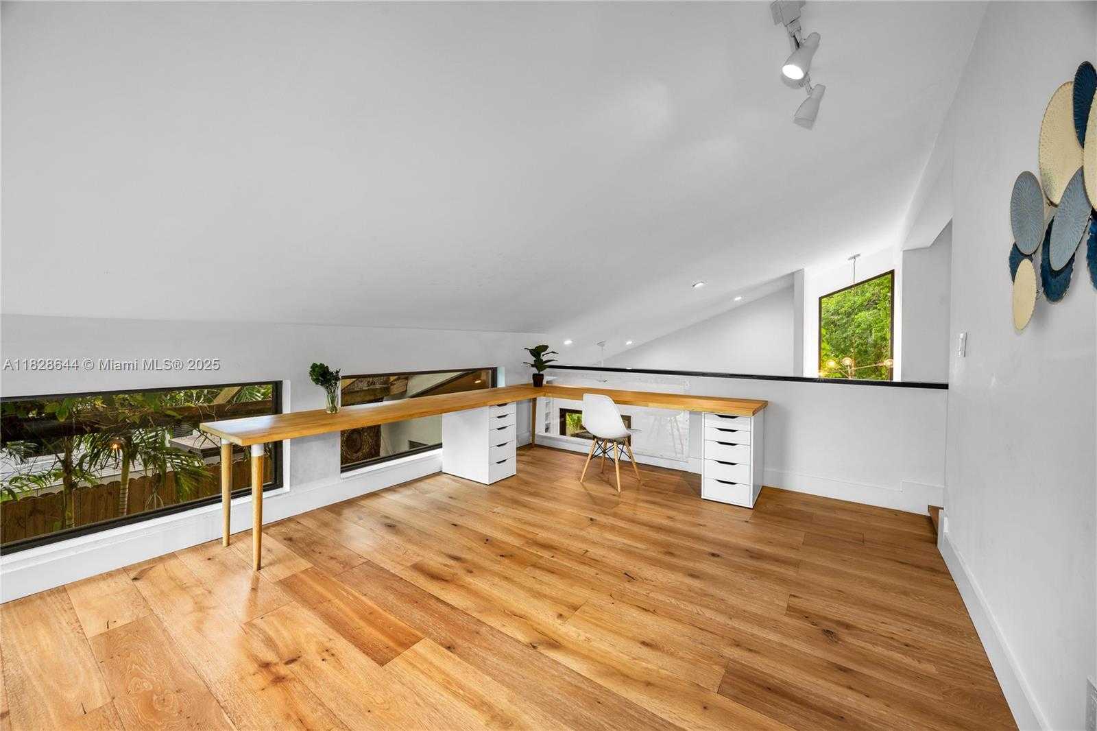 Small Image of 2427 TEQUESTA LN, Miami Number 24