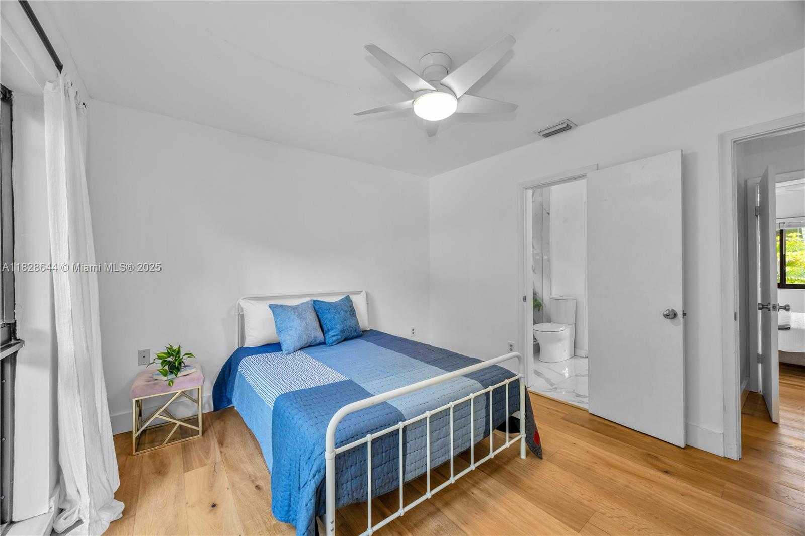 Small Image of 2427 TEQUESTA LN, Miami Number 28