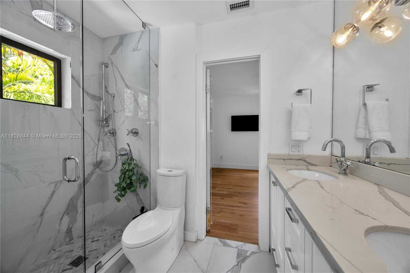 Small Image of 2427 TEQUESTA LN, Miami Number 29