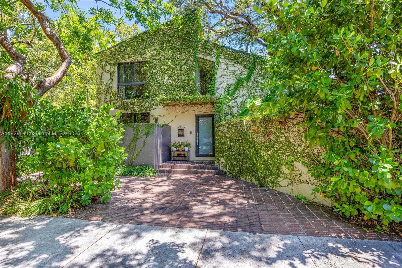 Small Image of 2427 TEQUESTA LN, Miami Number 3
