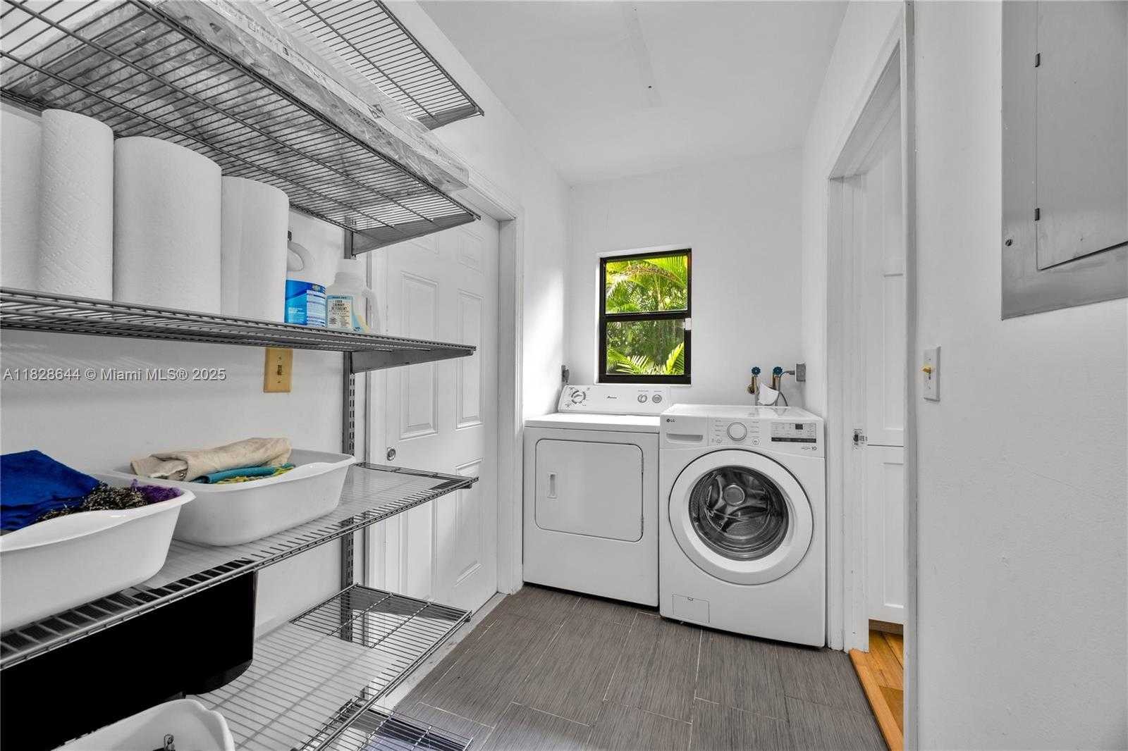 Small Image of 2427 TEQUESTA LN, Miami Number 30