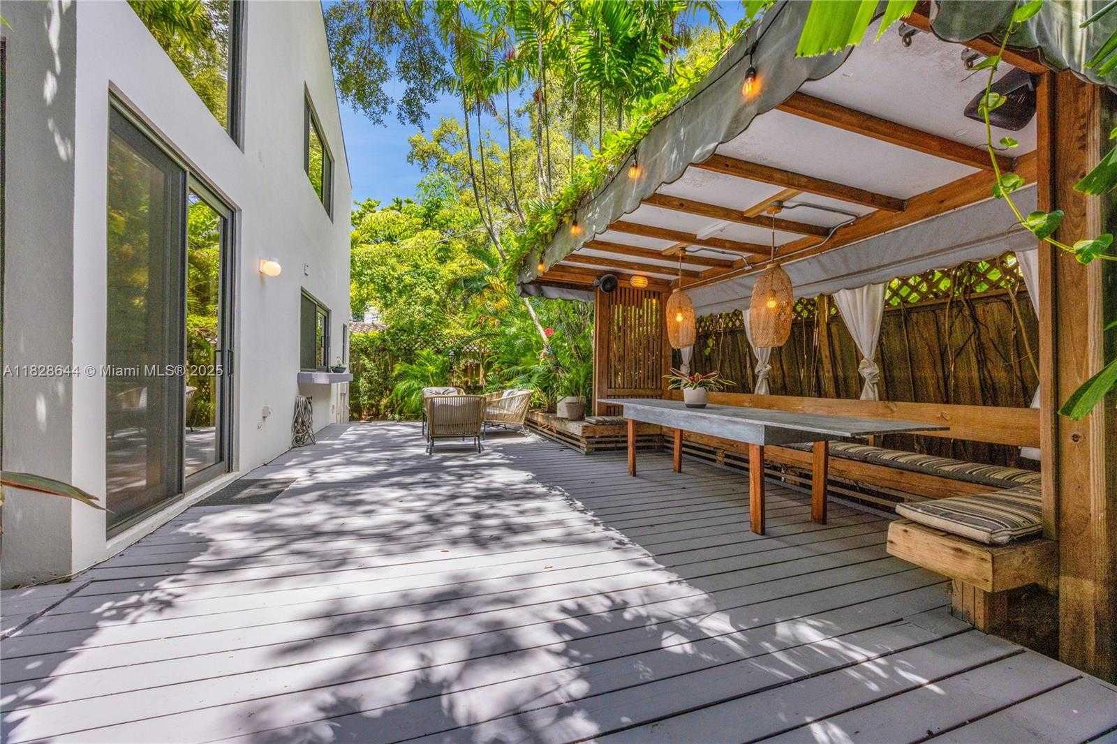 Small Image of 2427 TEQUESTA LN, Miami Number 31
