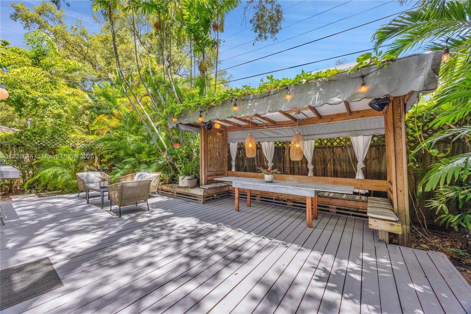 Small Image of 2427 TEQUESTA LN, Miami Number 32