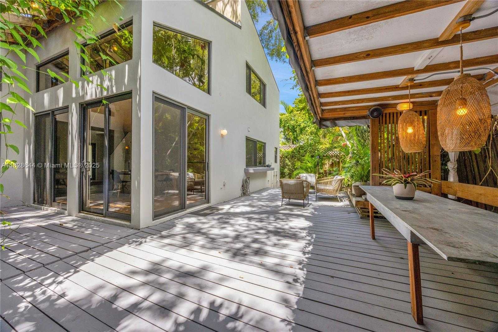 Small Image of 2427 TEQUESTA LN, Miami Number 33