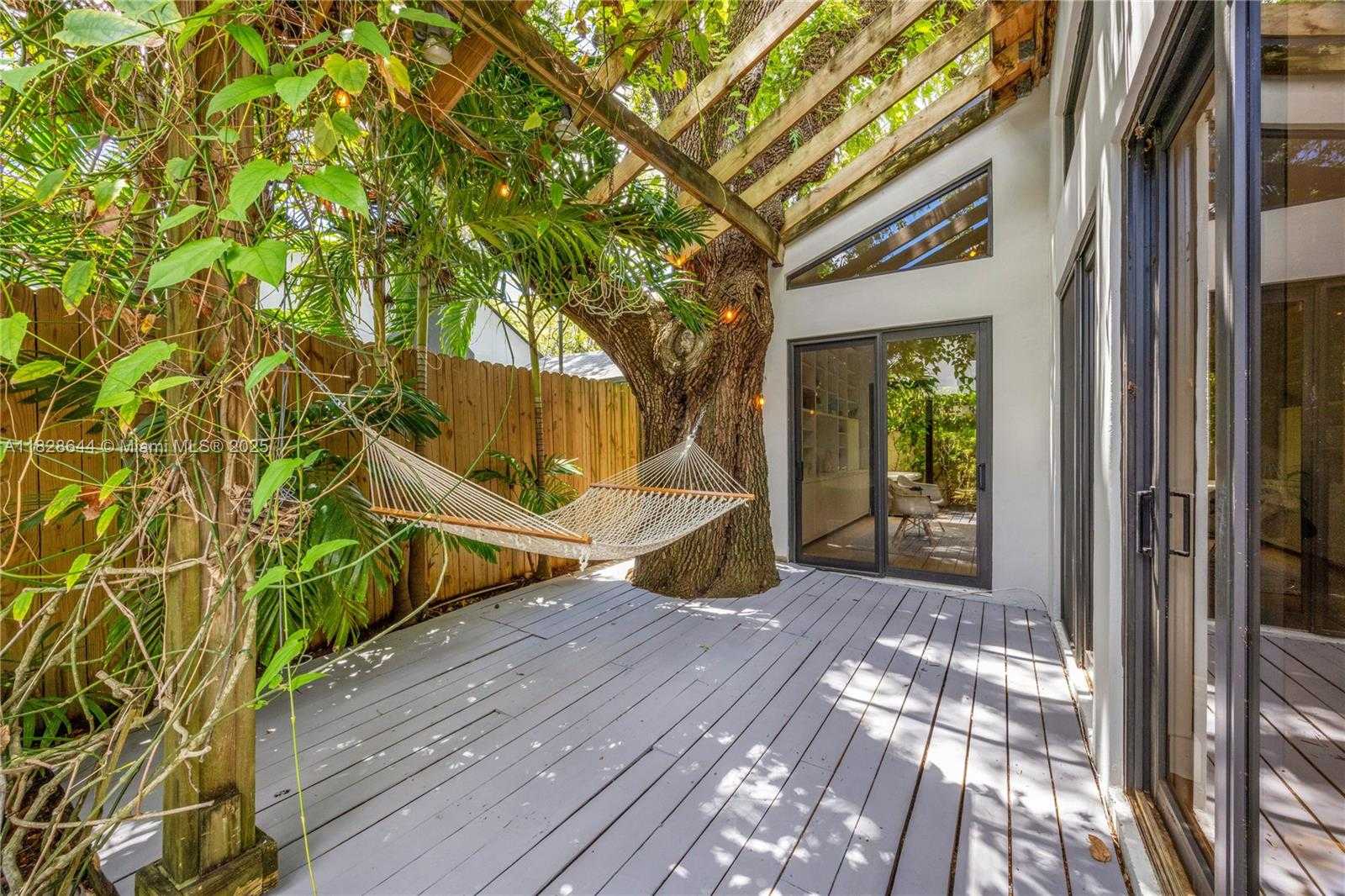 Small Image of 2427 TEQUESTA LN, Miami Number 35