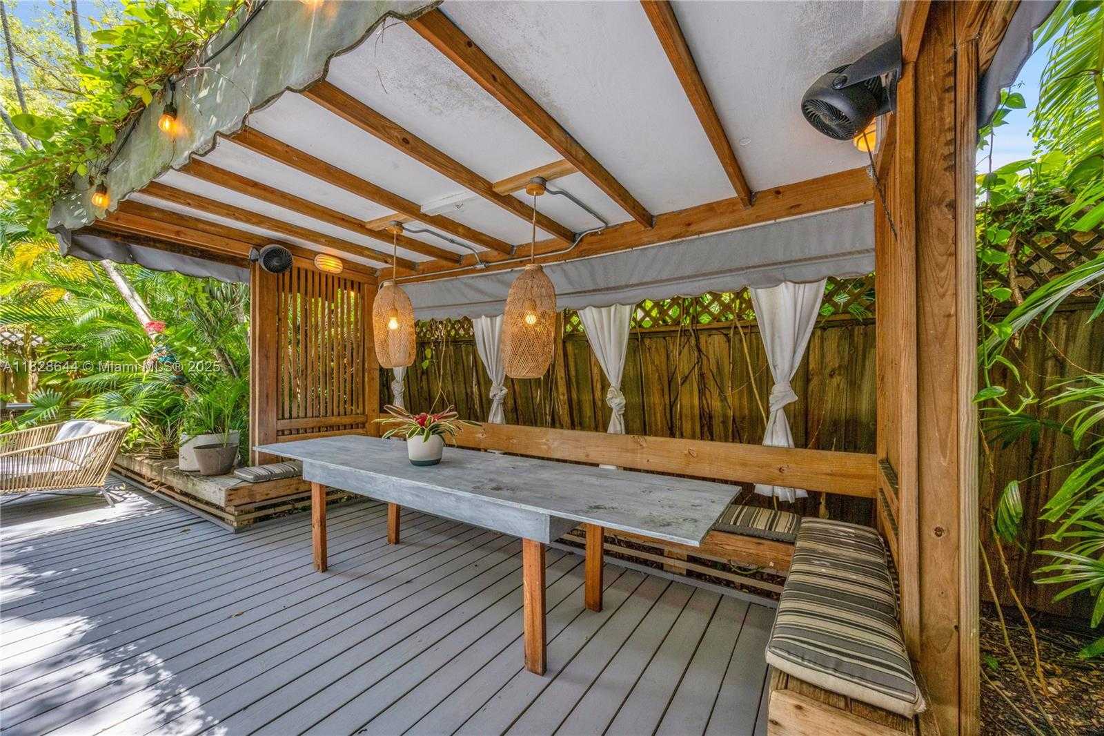 Small Image of 2427 TEQUESTA LN, Miami Number 36