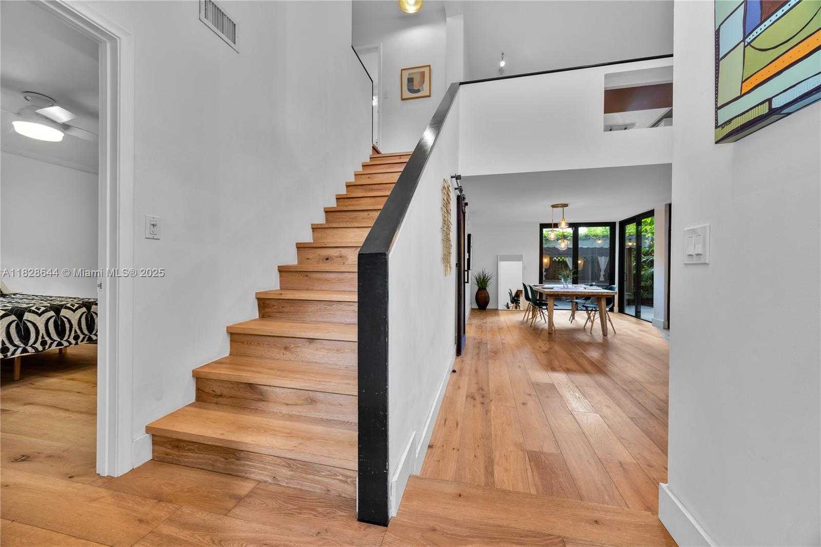 Small Image of 2427 TEQUESTA LN, Miami Number 4