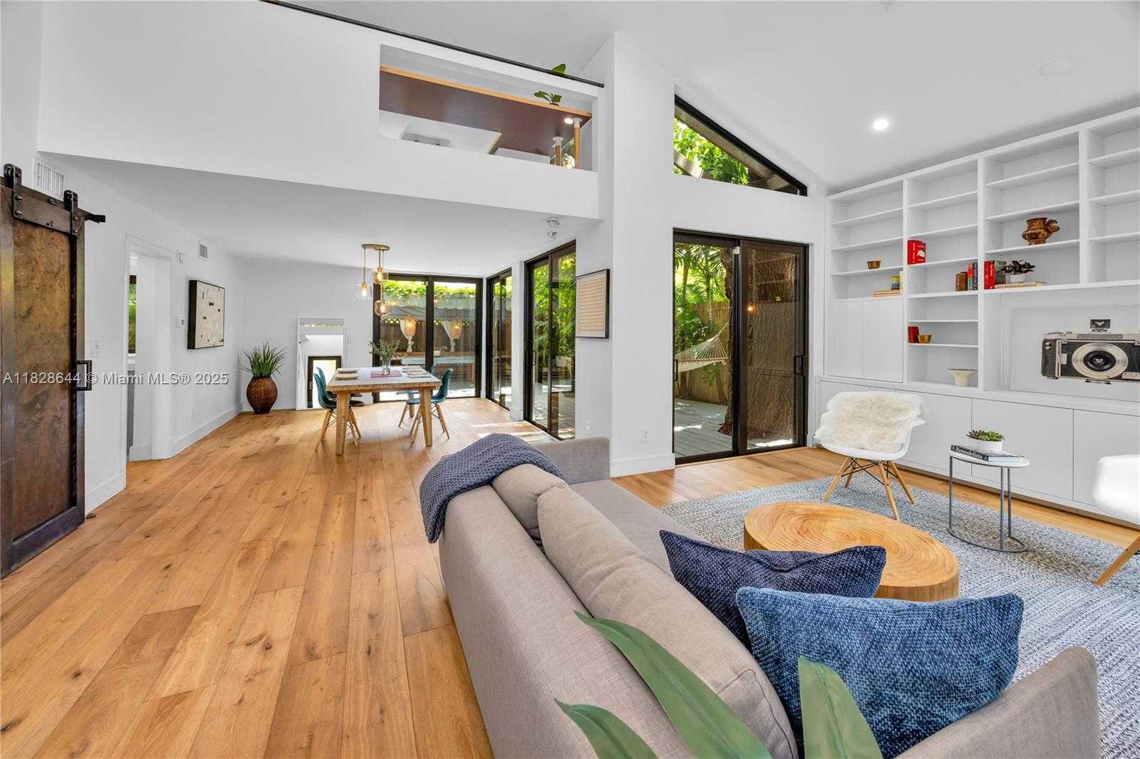 Small Image of 2427 TEQUESTA LN, Miami Number 5