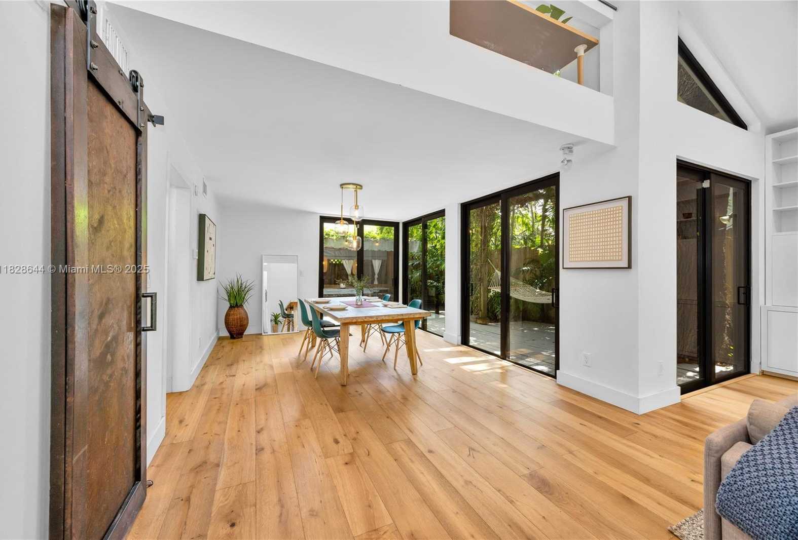 Small Image of 2427 TEQUESTA LN, Miami Number 6