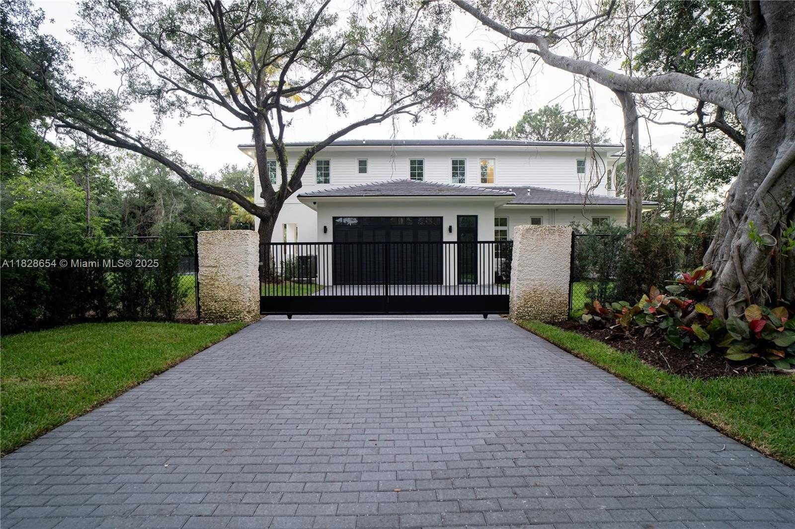 Small Image of 7605 SOUTH WEST 71ST AVE, Miami Number 2