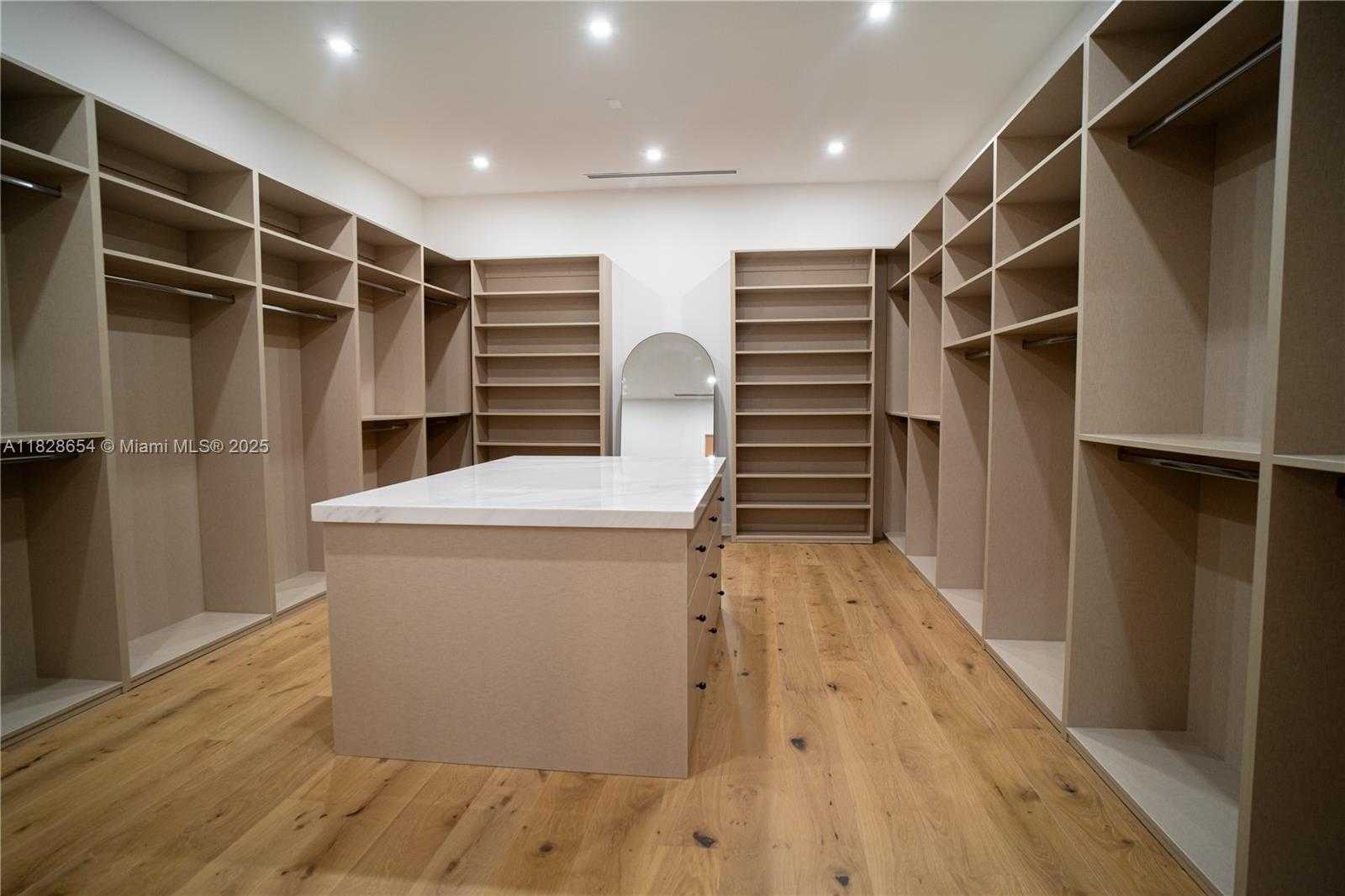 Small Image of 7605 SOUTH WEST 71ST AVE, Miami Number 4