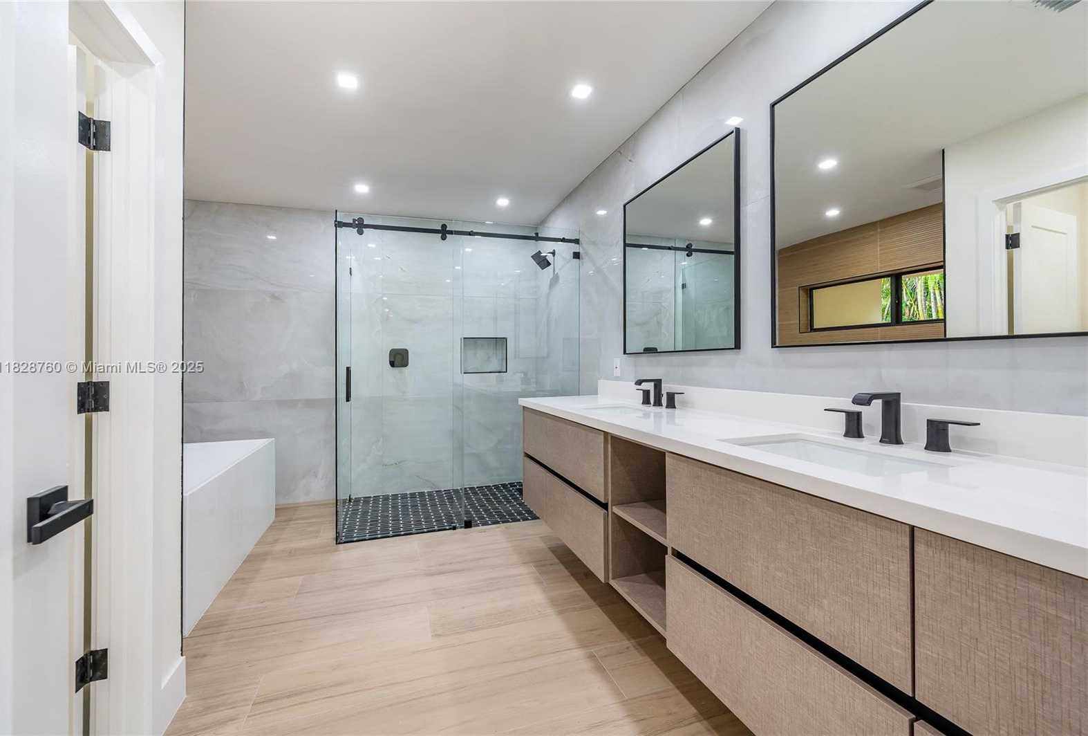 Small Image of 7101 EAST TROON CIR, Miami Lakes Number 23