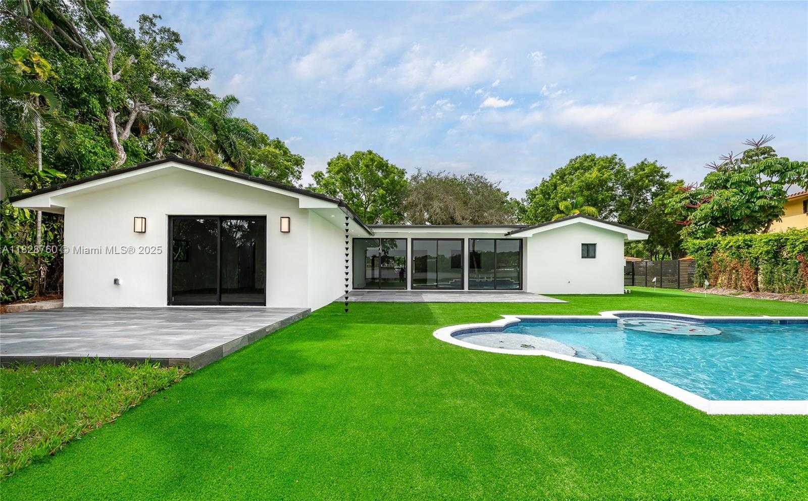 Small Image of 7101 EAST TROON CIR, Miami Lakes Number 6