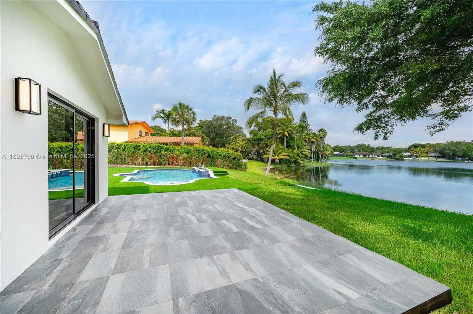 Small Image of 7101 EAST TROON CIR, Miami Lakes Number 7