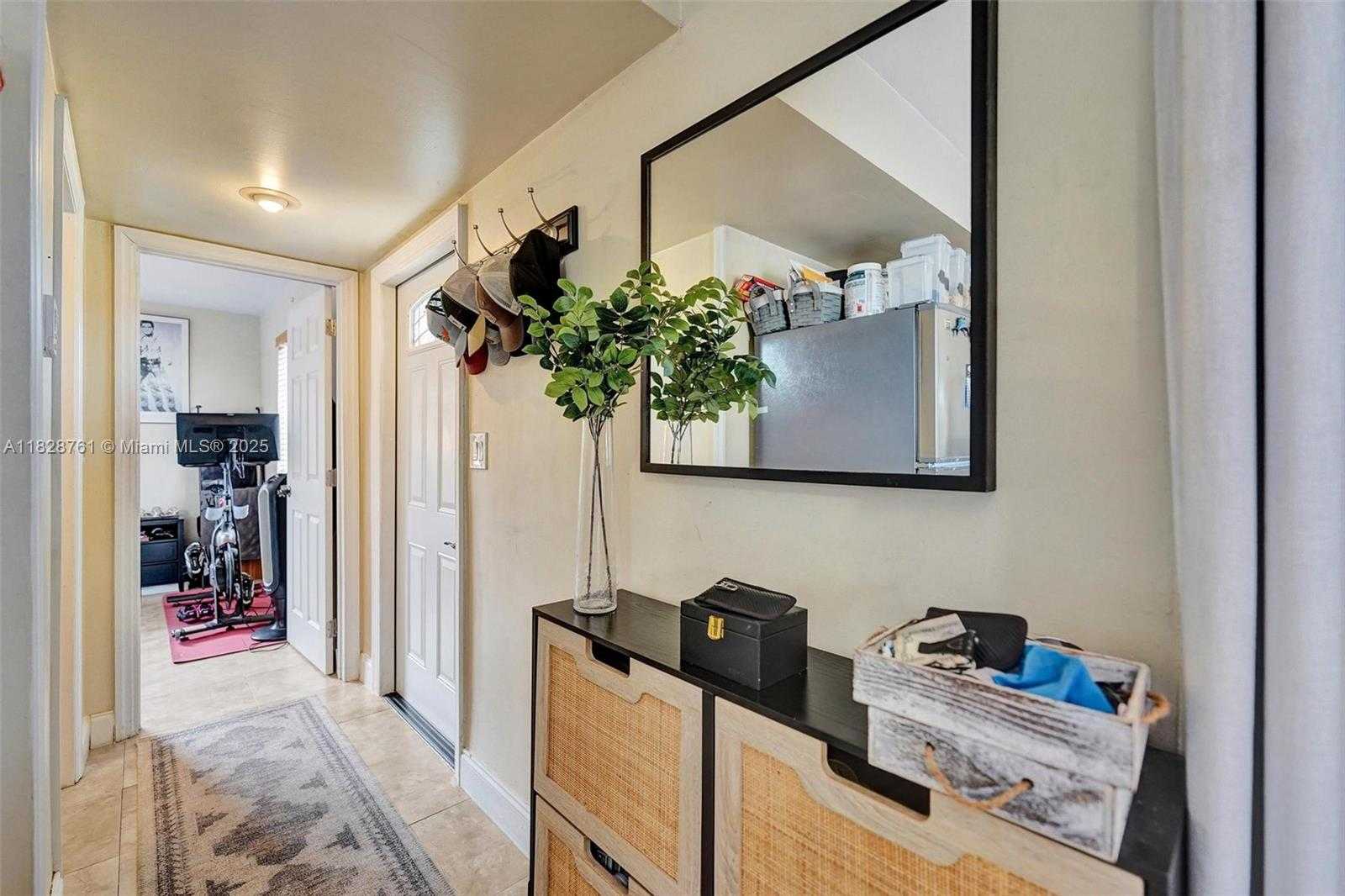 Small Image of 2435 WILSON STREET, Hollywood Number 13