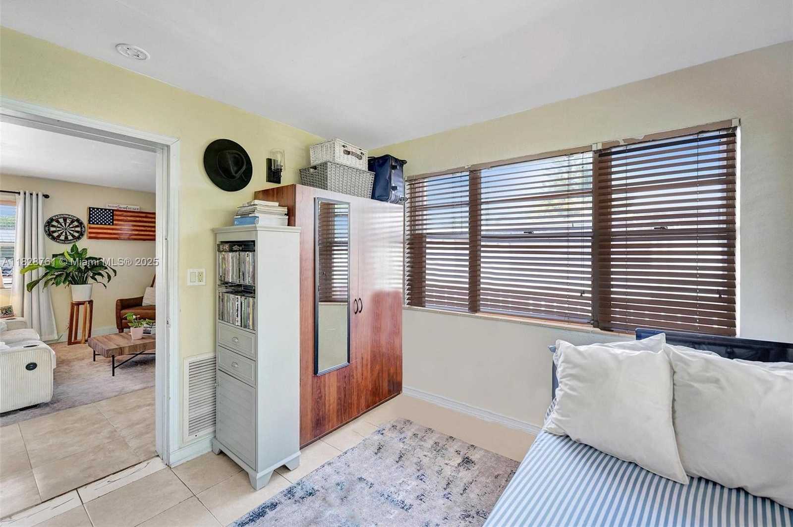 Small Image of 2435 WILSON STREET, Hollywood Number 18