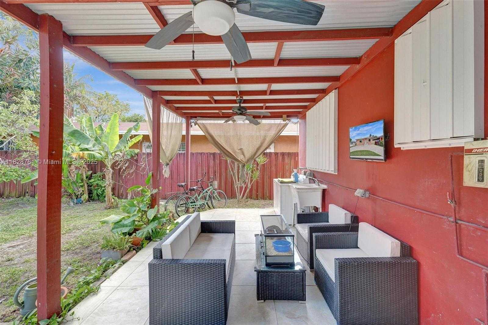Small Image of 2435 WILSON STREET, Hollywood Number 21